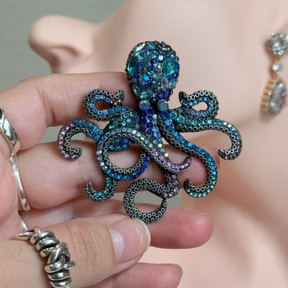 Blue and Purple Octopus Brooch. - Picture 4 of 6